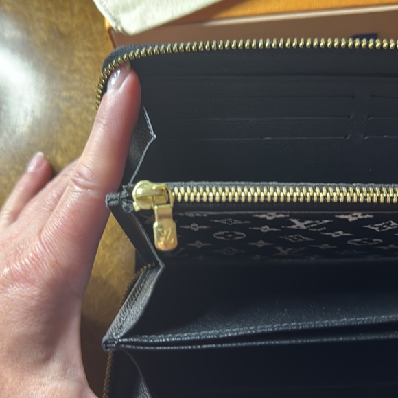 Louis Vuitton Limited Edition Jungle Zippy Wallet!! - Picture 13 of 15